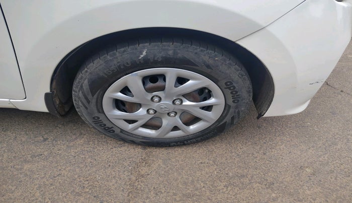 2017 Hyundai Grand i10 SPORTZ 1.2 KAPPA VTVT, Petrol, Manual, 1,00,292 km, tyre