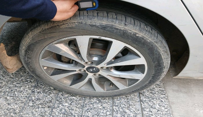 2013 Hyundai Verna FLUIDIC 1.6 VTVT SX, Petrol, Manual, 1,37,760 km, tyre