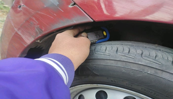 2014 Hyundai Eon ERA +, Petrol, Manual, 80,417 km, tyre