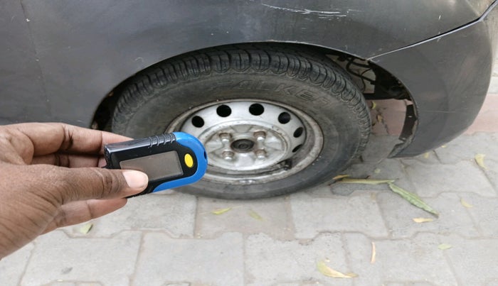 2012 Hyundai Eon ERA +, Petrol, Manual, 76,219 km, tyre