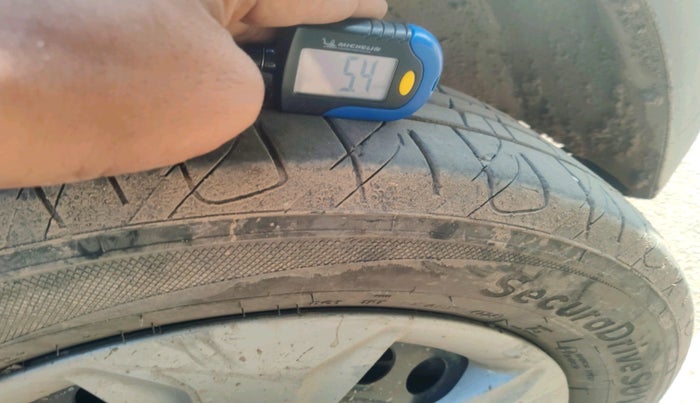 2017 Hyundai Creta BASE 1.4 DIESEL, Diesel, Manual, 1,38,261 km, tyre