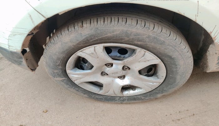 2013 Ford Ecosport TREND 1.5L DIESEL, Diesel, Manual, 1,28,855 km, tyre