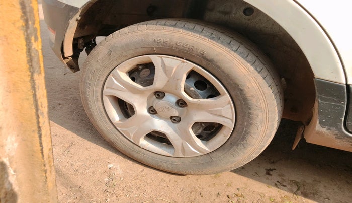 2013 Ford Ecosport TREND 1.5L DIESEL, Diesel, Manual, 1,28,855 km, tyre