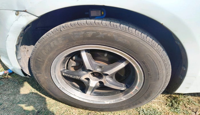 2011 Maruti Swift VDI, Diesel, Manual, 1,17,800 km, tyre