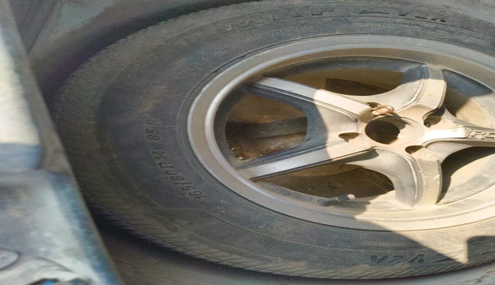 2011 Maruti Swift VDI, Diesel, Manual, 1,17,800 km, tyre