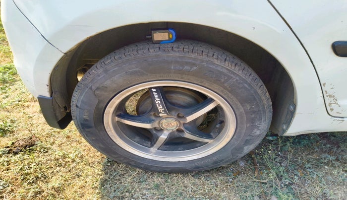 2011 Maruti Swift VDI, Diesel, Manual, 1,17,800 km, tyre