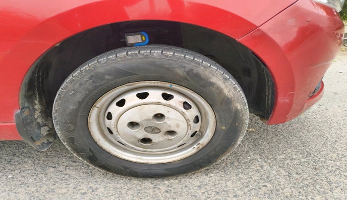 2018 Tata Tiago XM PETROL, Petrol, Manual, 67,096 km, tyre