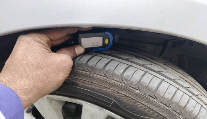 2014 Maruti Ertiga VXI, Petrol, Manual, 99,166 km, tyre