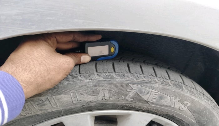 2014 Maruti Ertiga VXI, Petrol, Manual, 99,166 km, tyre