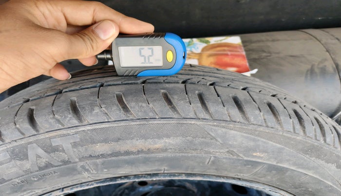 2015 Hyundai Grand i10 ASTA AT 1.2 KAPPA VTVT, Petrol, Automatic, 1,00,865 km, tyre