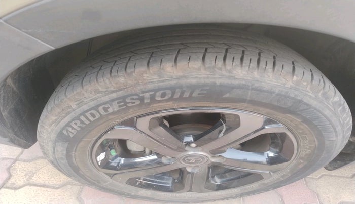 2022 Tata NEXON XZ PLUS (PREMIUM) KAZIRANGA PETROL, Petrol, Manual, 24,425 km, tyre