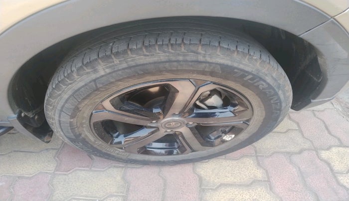 2022 Tata NEXON XZ PLUS (PREMIUM) KAZIRANGA PETROL, Petrol, Manual, 24,425 km, tyre