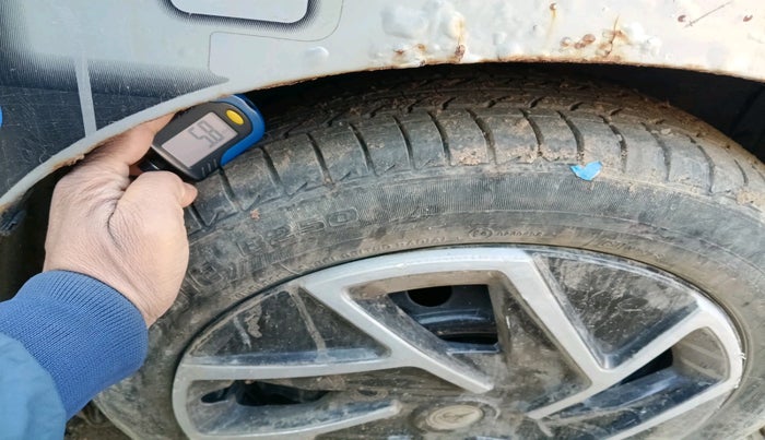 2011 Maruti Wagon R 1.0 LXI CNG, Petrol, Manual, 1,14,961 km, tyre