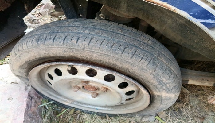 2011 Maruti Wagon R 1.0 LXI CNG, Petrol, Manual, 1,14,961 km, tyre