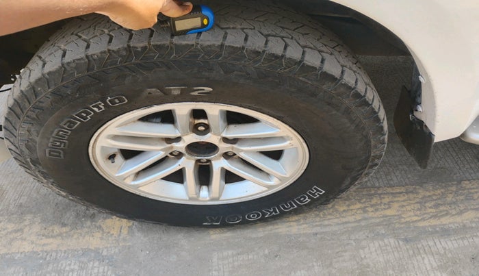 2012 Ford Endeavour 3.0L 4X4 AT, Diesel, Automatic, 1,08,873 km, tyre