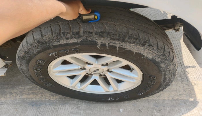 2012 Ford Endeavour 3.0L 4X4 AT, Diesel, Automatic, 1,08,873 km, tyre