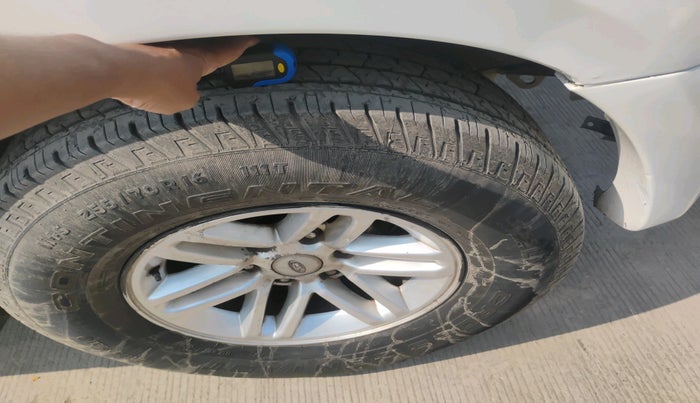 2012 Ford Endeavour 3.0L 4X4 AT, Diesel, Automatic, 1,08,873 km, tyre