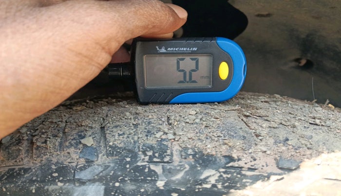 2017 Mahindra XUV500 W9, Diesel, Manual, 1,40,022 km, tyre