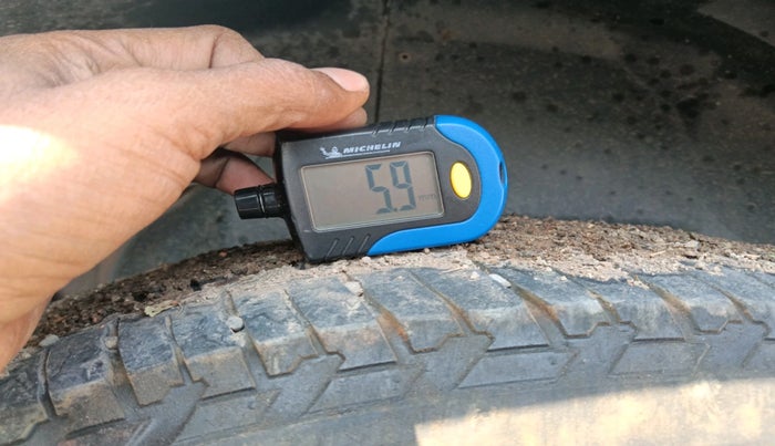 2017 Mahindra XUV500 W9, Diesel, Manual, 1,40,022 km, tyre