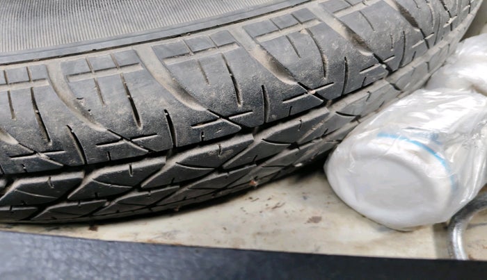 2016 Maruti Swift Dzire TOUR DIESEL, Diesel, Manual, 1,12,136 km, tyre