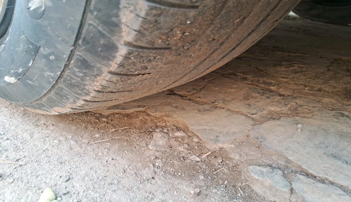 2015 Mahindra XUV500 W6, Diesel, Manual, 1,18,281 km, tyre