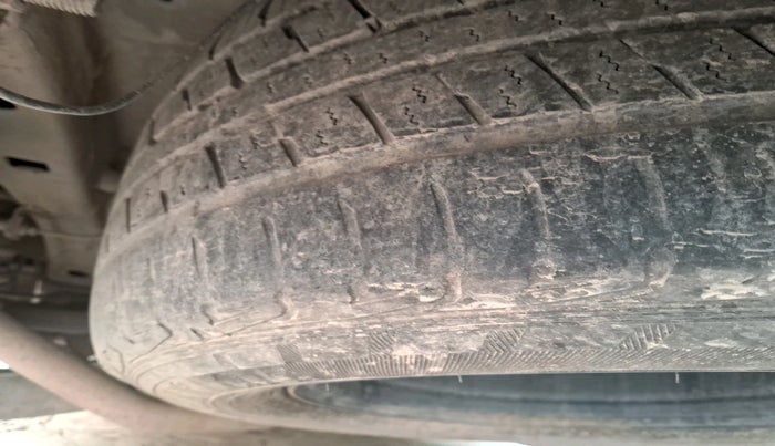 2015 Mahindra XUV500 W6, Diesel, Manual, 1,18,281 km, tyre