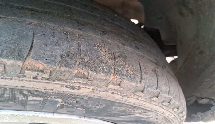 2015 Mahindra XUV500 W6, Diesel, Manual, 1,18,281 km, tyre