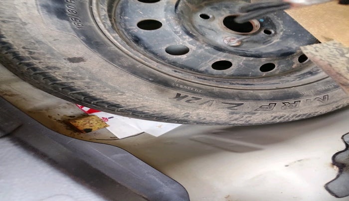 2015 Maruti Swift Dzire VXI, Petrol, Manual, 64,734 km, tyre