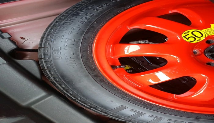 2019 Jaguar XE PURE PETROL, Petrol, Automatic, 58,000 km, tyre