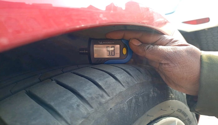 2019 Jaguar XE PURE PETROL, Petrol, Automatic, 58,000 km, tyre