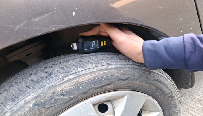 2013 Maruti Wagon R 1.0 LXI CNG, Petrol, Manual, 1,29,128 km, tyre