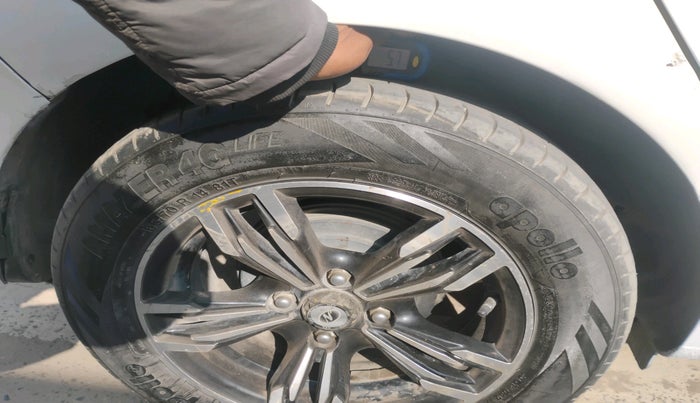 2022 Hyundai AURA S 1.2 CNG, Petrol, Manual, 69,721 km, tyre