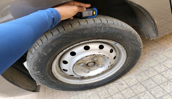 2013 Maruti Wagon R 1.0 LXI CNG, CNG, Manual, 81,078 km, tyre