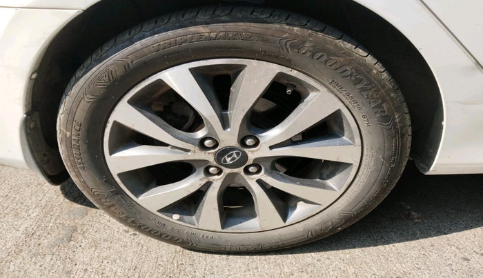 2014 Hyundai Verna FLUIDIC 1.6 CRDI SX AT, Diesel, Automatic, 84,285 km, tyre