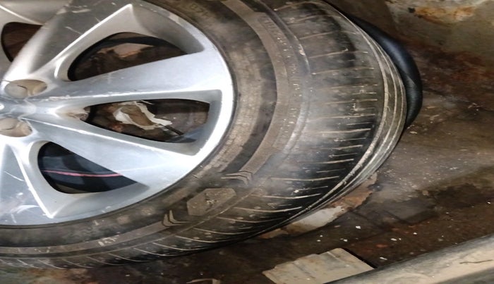 2011 Hyundai Verna FLUIDIC 1.6 VTVT SX, Petrol, Manual, 70,110 km, tyre