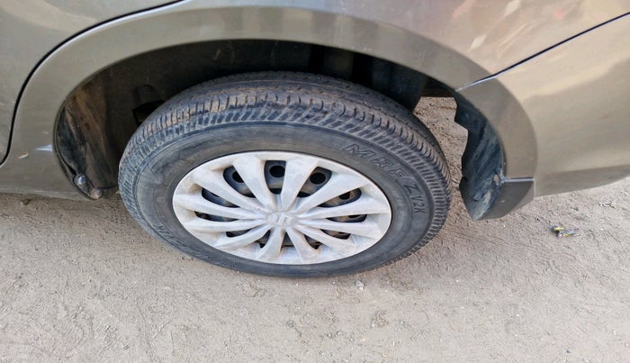 2016 Maruti Swift Dzire VDI, Diesel, Manual, 70,000 km, tyre