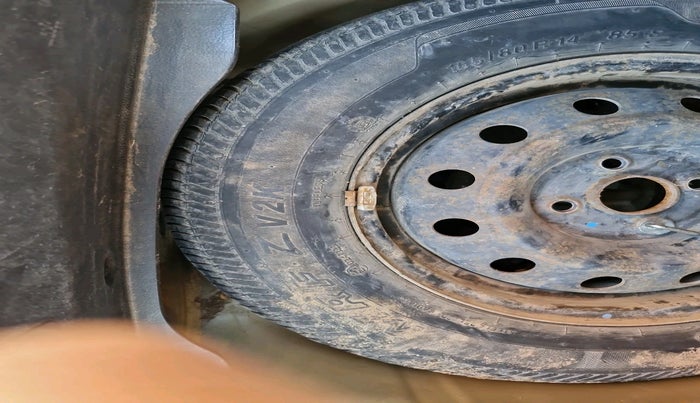 2016 Maruti Swift Dzire VDI, Diesel, Manual, 70,000 km, tyre