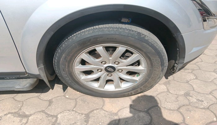 2016 Mahindra XUV500 W10, Diesel, Manual, 96,105 km, tyre