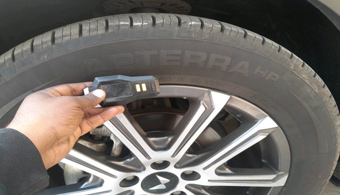 2024 Mahindra XUV700 AX 7 LUXURY D AT 7 STR, Diesel, Automatic, 42,183 km, tyre