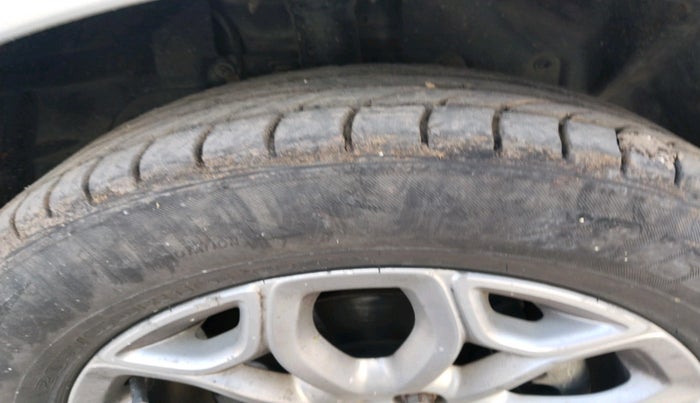 2015 Ford Ecosport TITANIUM 1.5L DIESEL, Diesel, Manual, 1,06,000 km, tyre