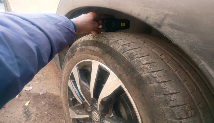 2022 Nissan Kicks XV 1.5, Petrol, Manual, 1,12,000 km, tyre