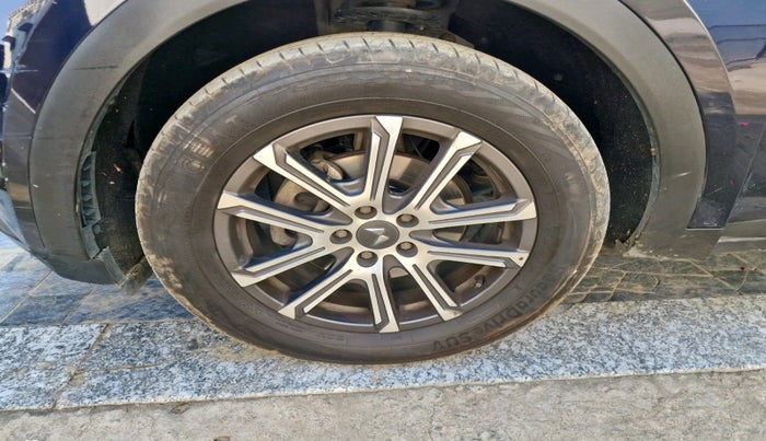 2022 Mahindra XUV700 AX 7 LUXURY D MT 7 STR, Diesel, Manual, 1,10,903 km, tyre