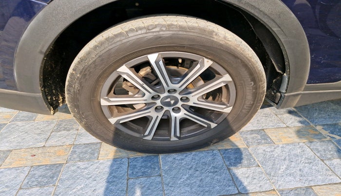 2022 Mahindra XUV700 AX 7 LUXURY D MT 7 STR, Diesel, Manual, 1,10,903 km, tyre