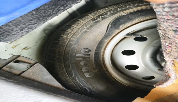 2016 Maruti Wagon R 1.0 LXI, Petrol, Manual, 1,40,682 km, tyre