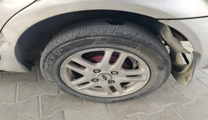 2011 Ford Fiesta Classic CLXI 1.4 DIESEL, Diesel, Manual, 2,04,458 km, tyre