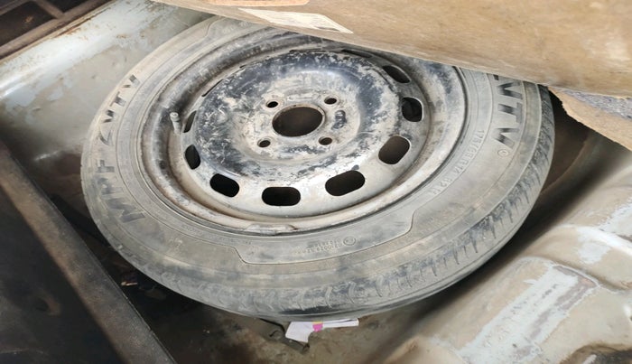 2011 Ford Fiesta Classic CLXI 1.4 DIESEL, Diesel, Manual, 2,04,458 km, tyre