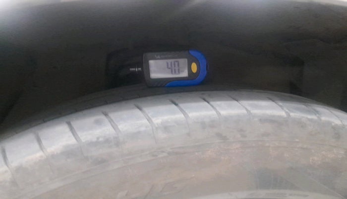 2019 Toyota Innova Crysta 2.4 ZX 7 STR, Diesel, Manual, 1,07,459 km, tyre