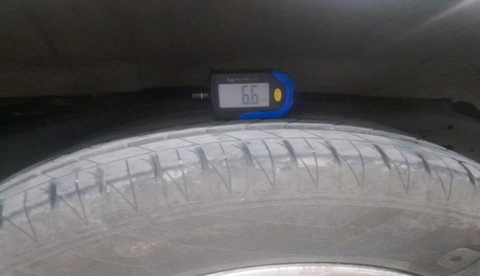 2019 Toyota Innova Crysta 2.4 ZX 7 STR, Diesel, Manual, 1,07,459 km, tyre