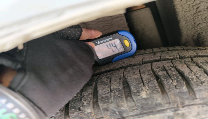 2016 Maruti Ertiga VXI, Petrol, Manual, 1,24,983 km, tyre