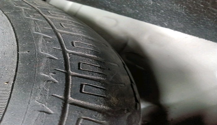 2011 Maruti Wagon R 1.0 LXI, Petrol, Manual, 1,11,350 km, tyre